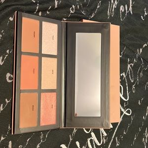 H&M New Face forward fair tones palette.